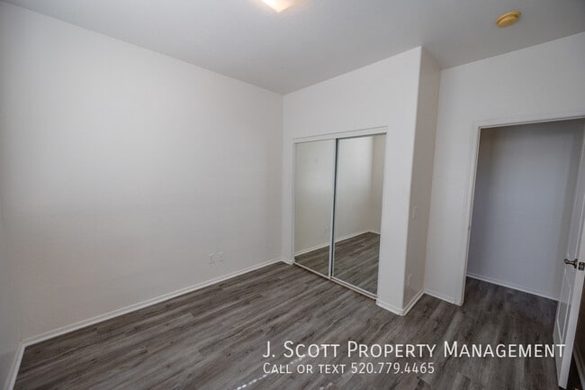 Building Photo - 3886 S Dew Drop Ln