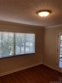 Building Photo - Three Bedroom unit in Victoria Park - Pine...