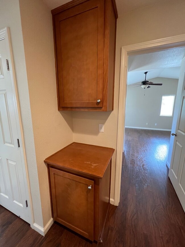 Building Photo - North Merced: $2199 possible 4 bed (4th ro...