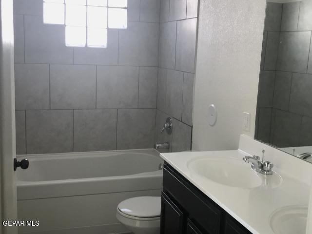 Building Photo - 809 Chillington Rd