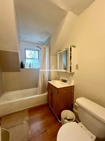 Building Photo - 187 Beacon St