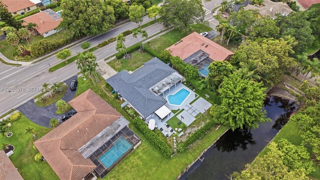 Building Photo - 9935 Ramblewood Dr