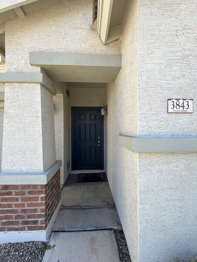 Building Photo - 4 Bedroom Home in Lantana Village Near E Ocotillo Rd. and S McQueen Rd!