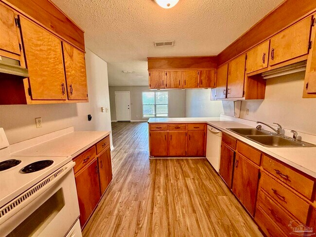 Building Photo - 3228 Santa Rosa Dr