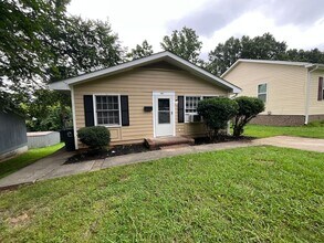 Building Photo - Charming Single Family Home - Convenient l...