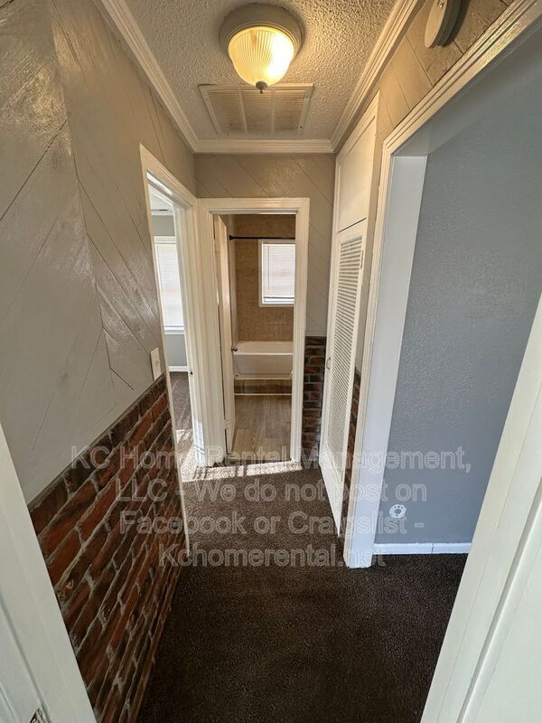 Building Photo - 8044 Wabash Ave