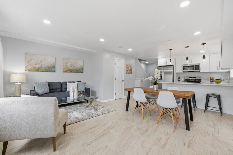 Building Photo - 204 Webster St NE