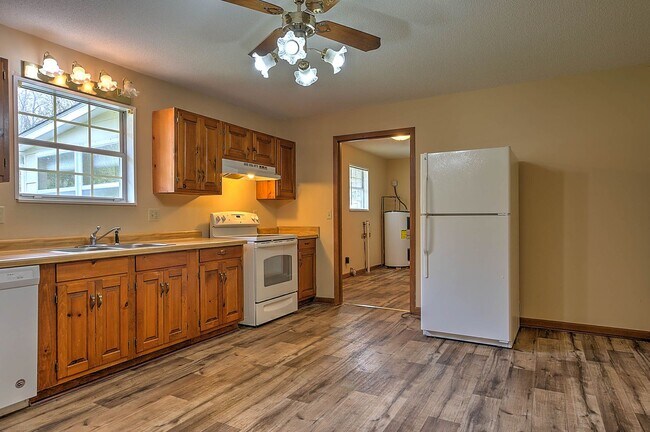 Building Photo - 307 Cypress St