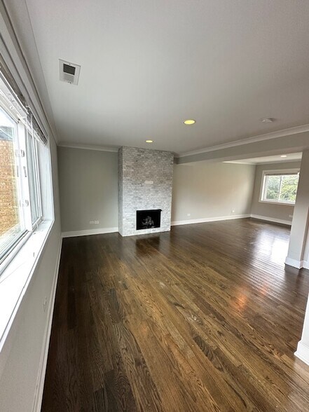 Building Photo - 4201 N Paulina St