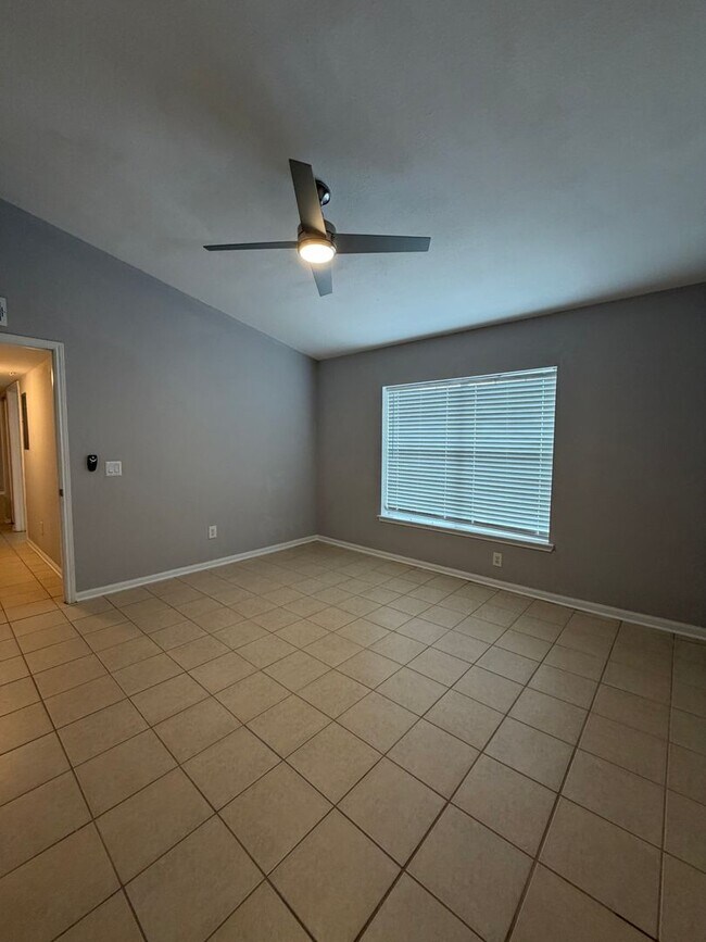 Building Photo - Newly Upgraded and Spacious 2B/2B Unfurnished Condo near Beach in Destin!