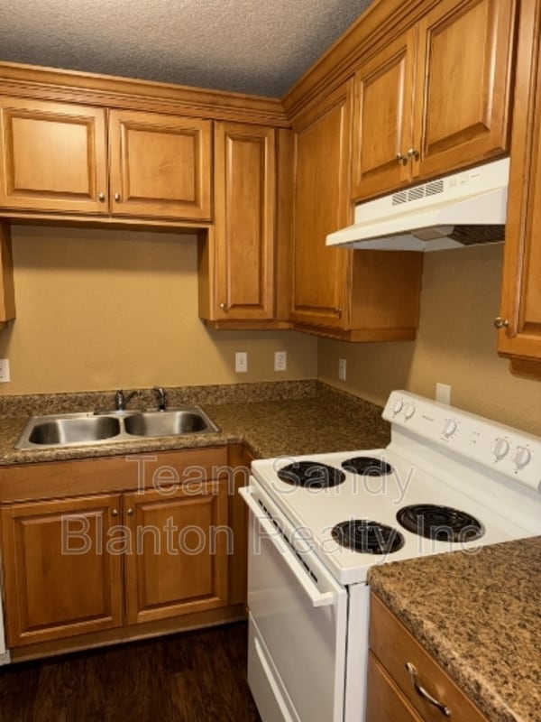 Building Photo - 7071 Lake Joanne Dr