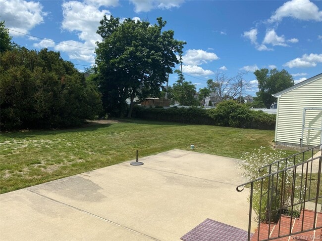 Building Photo - 60 Schmeelk Pl