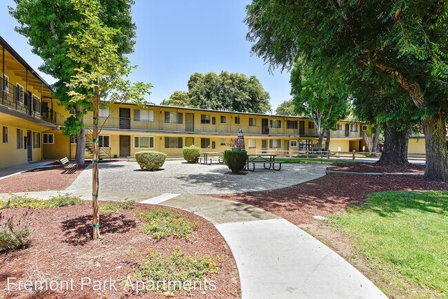 Building Photo - 4737 Thornton Ave