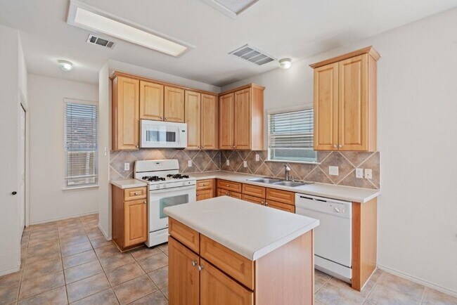 Building Photo - 10520 Fosseway Dr