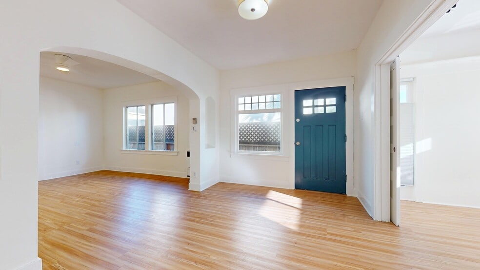 Building Photo - 718 Hermosa Ave