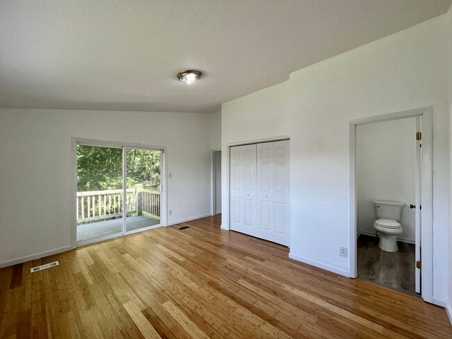 Building Photo - ADORABLE CONTEMPORARY 2 BEDROOM IN THE HEART OF WEST HILLS!!!