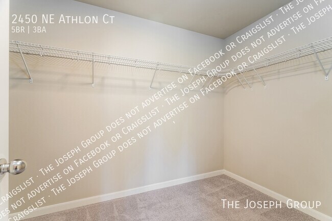 Building Photo - 2450 NE Athlon Ct