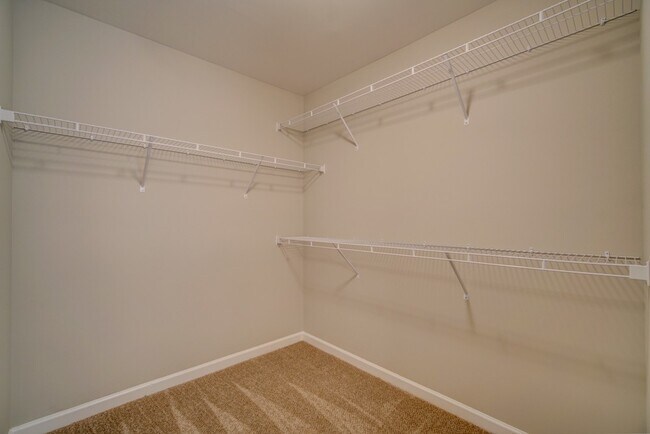 Building Photo - Lovely 3 BR, 2 BA Ranch Home, 2 Car Garage...