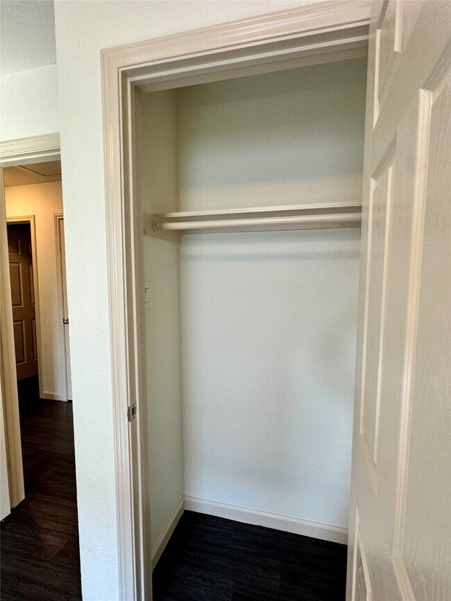 Building Photo - 624 Luke St