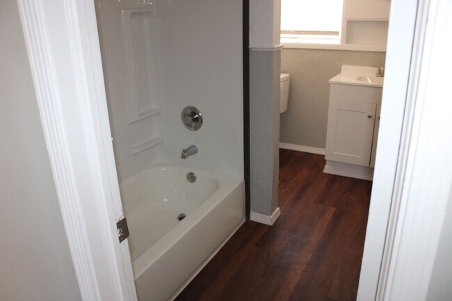 Building Photo - In the Heart of Midwest City *FIRST FULL MONTH FREE!!