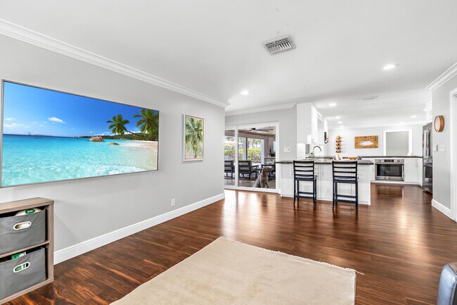 Building Photo - 2471 NE 46th St