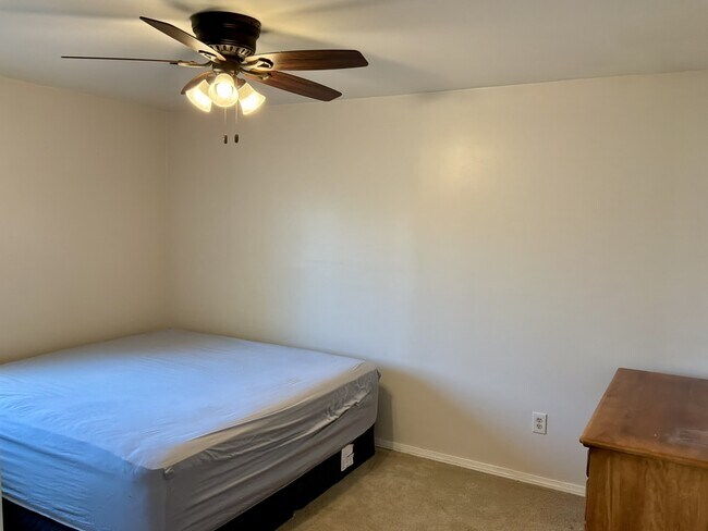 Building Photo - 385 Fir St