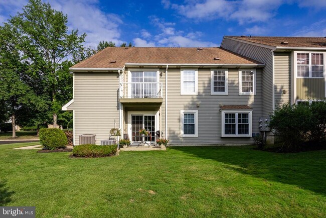 Building Photo - 1676B Thornwood Dr