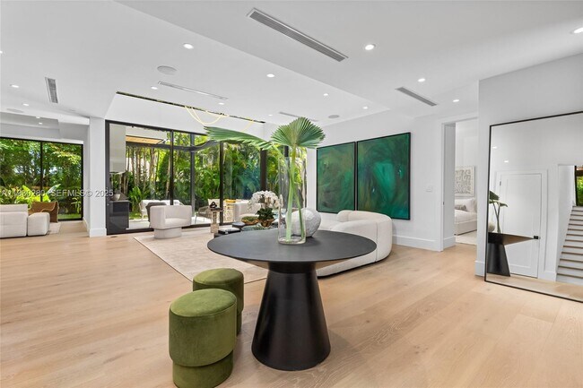 Building Photo - 4024 Bonita Ave