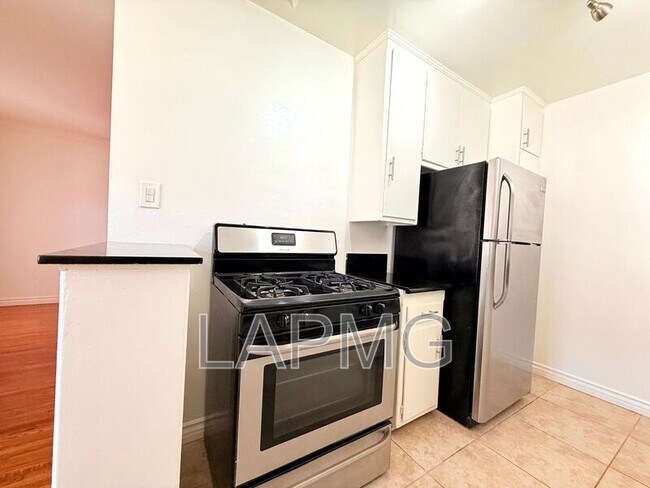 Building Photo - 1415 N Hudson Ave