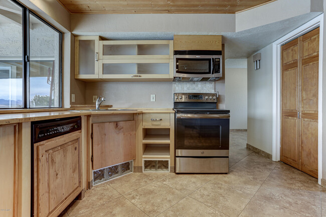 Building Photo - 17137 E Rand Dr