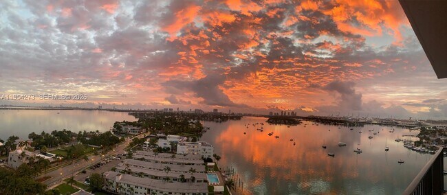 Building Photo - 1000 Venetian Way