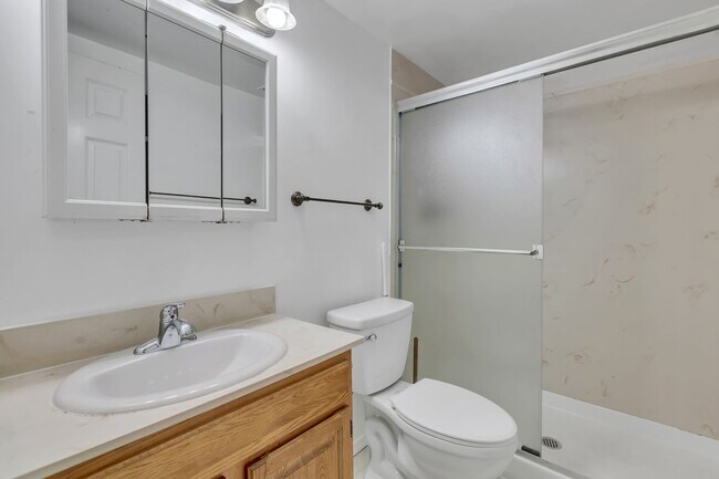 Building Photo - Cozy 4-Bedroom Home with Wood Stove & Large Backyard in Mountlake Terrace