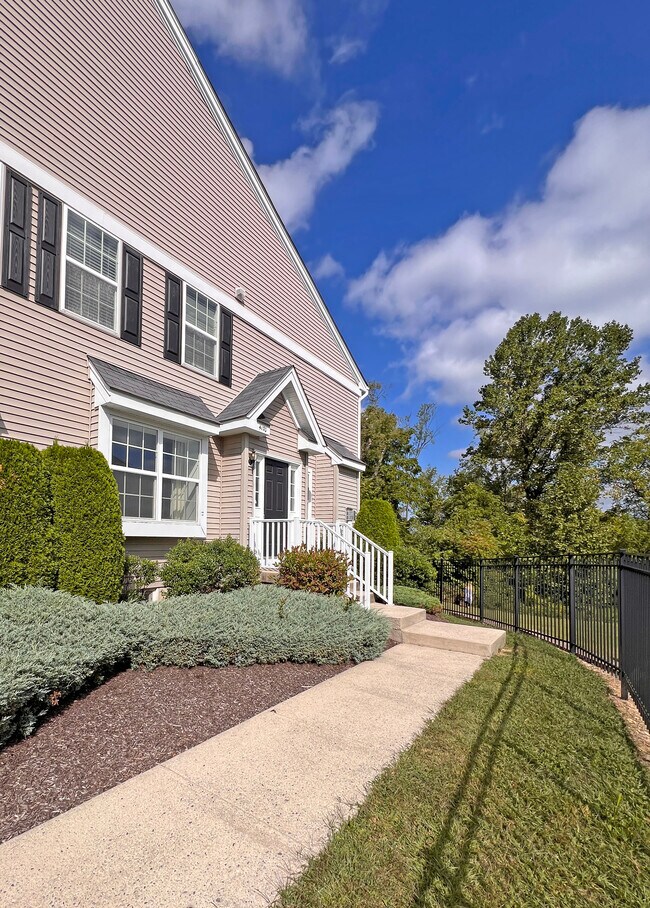 Building Photo - 4170 Bunker Hill Dr N