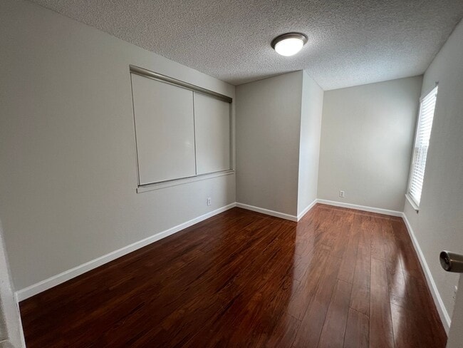 Building Photo - 2 bedroom/2 bath townhome in the heart of ...