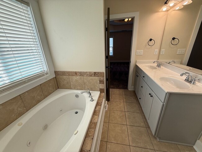 Building Photo - For Rent – 3 Bedroom, 2.5 Bath Home near M...
