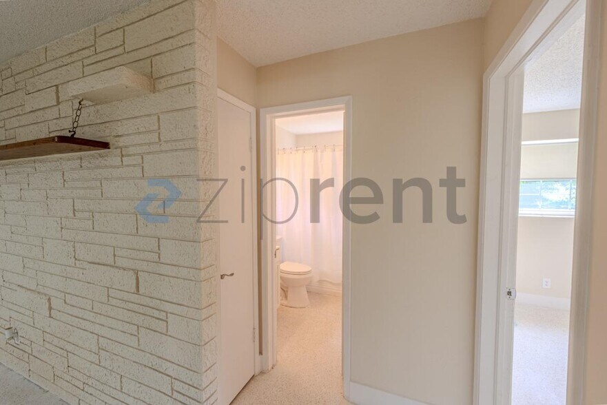 Building Photo - Unit B (Main House)