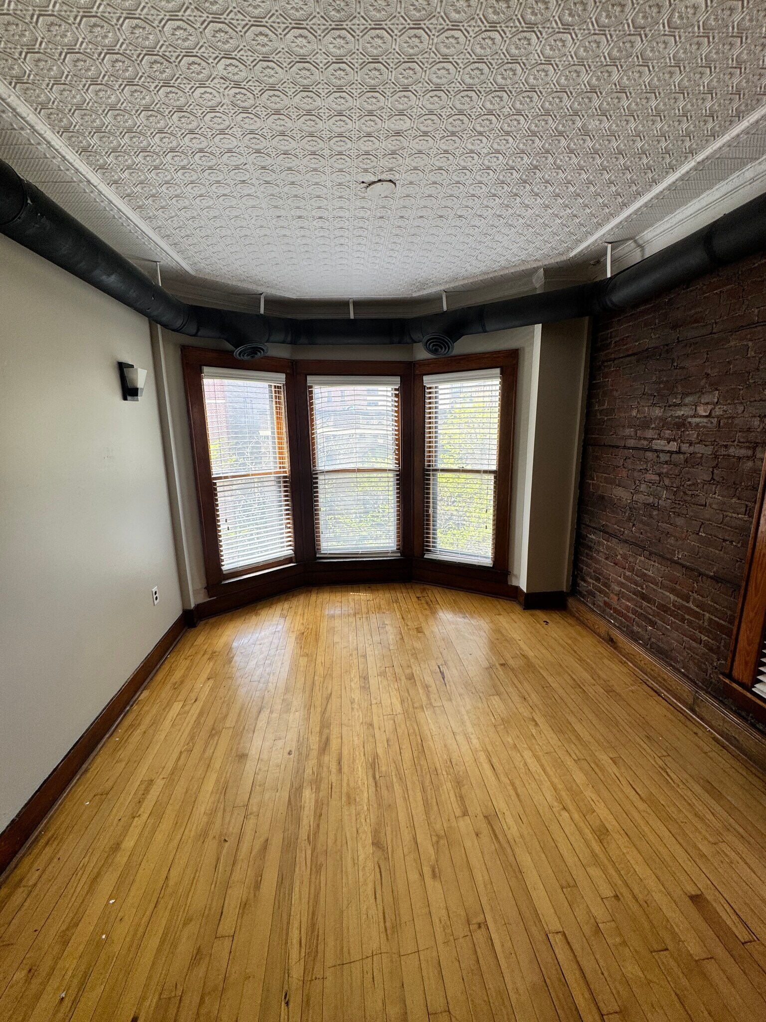 Building Photo - 317 Montgomery St