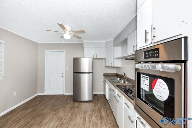 Building Photo - 512 Oshaughnessy Ave NE