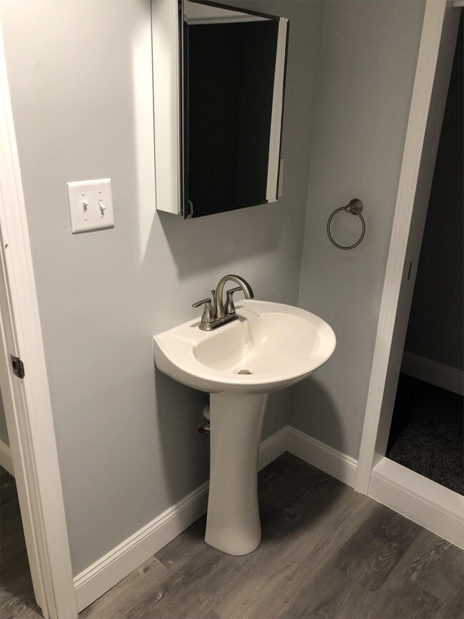 Building Photo - 675 N Overlook Dr