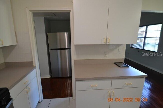 Building Photo - 2801 Sanders Dr