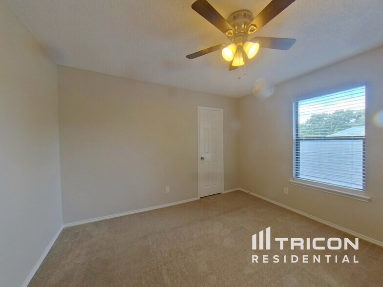 Building Photo - 837 Globe Ave