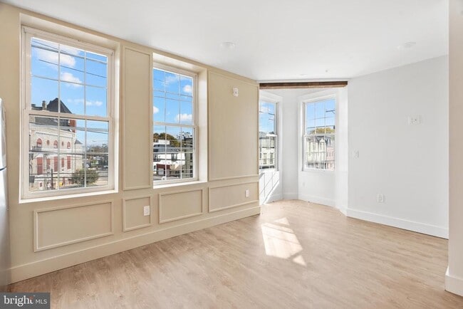 Building Photo - 900 N 41st St