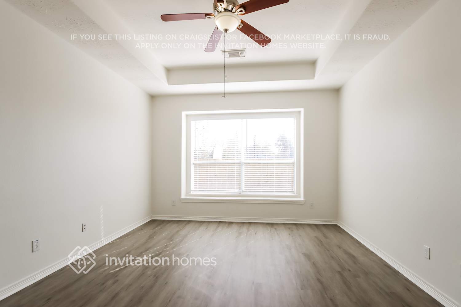 Building Photo - 9203 Hidden Lake E Dr