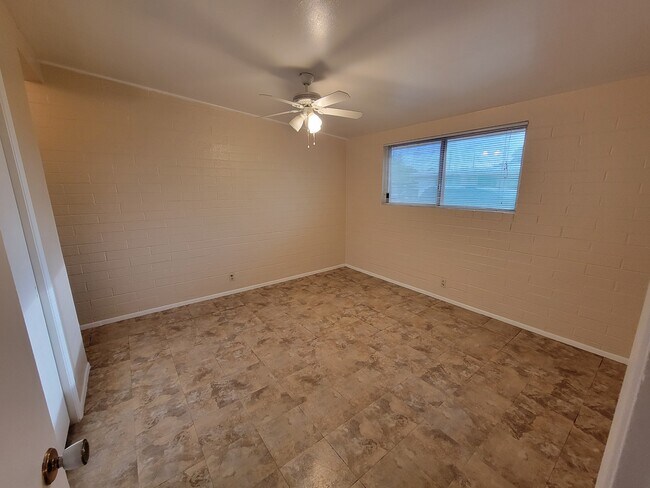 Building Photo - 3423 E Flower St