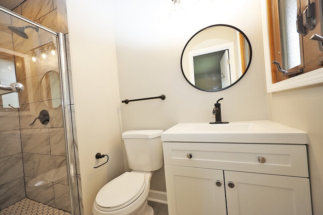 Building Photo - 661 Sycamore Dr