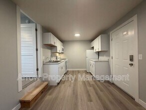 Building Photo - 877 N 26