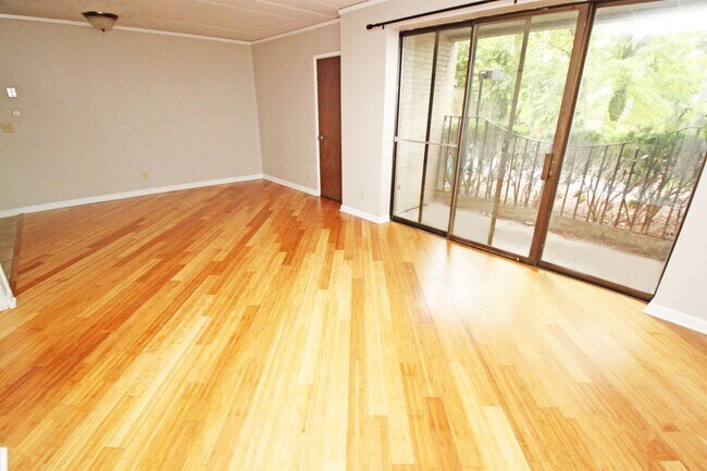 Interior Photo - QUEENSBURY APARTMENTS -- 062