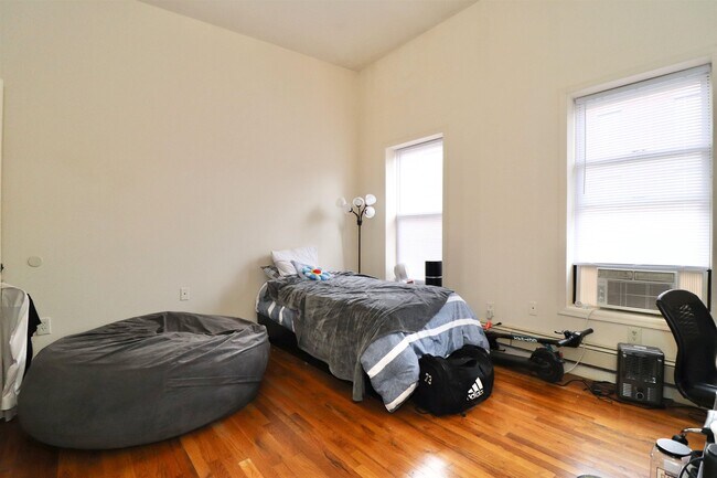 Building Photo - 359 2nd St