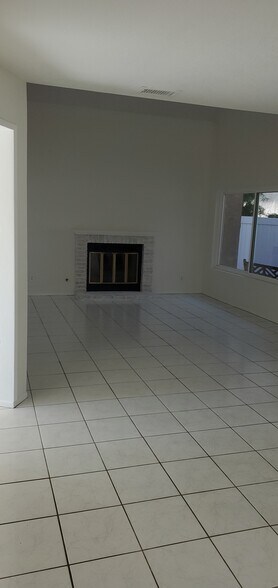 Building Photo - 12 Hazelnut