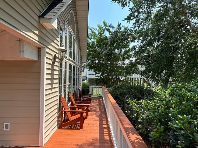 Building Photo - Beautiful Goose Creek Oasis